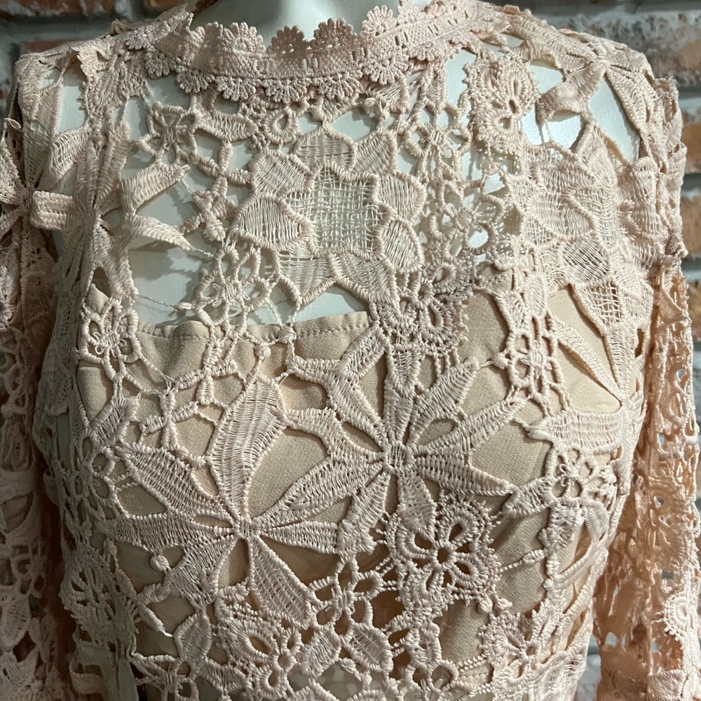 ENDLESS ROSE eyelet dress - Picture 2 of 9